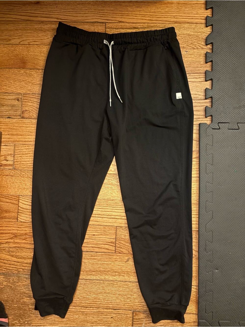 Vuori Black Performance Jogger with White Drawstring Size L